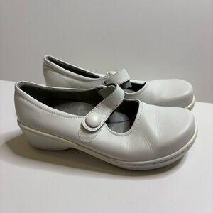 Klogs Ashley White Leather Healthcare Slip Resistant Lightweight Velcro Clogs